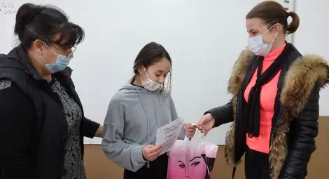 Наградиха активни участници в конкурси от Ценово /галерия/