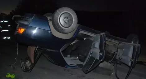 Лимузина разби каруца, ромите и конят изхвърчаха в дере