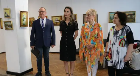 Близо 80 картини на Галина Неделчева и Цветанка Велкова могат да бъдат разгледани в залата на „Борисова“ 6 Близо 80 картини на Галина Неделчева и Цветанка Велкова могат да бъдат разгледани в залата на „Борисова“ 6