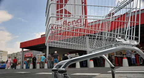 Открадната чанта от пазарска количка донесе 2 присъди