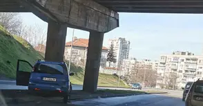 61-годишна шофьорка се заби в колона на мост