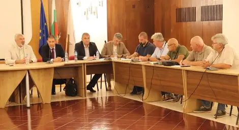 Напредък по направата на просеки в близост до електропроводите в Русенско, отчете областният управител Драгомир Драганов Напредък по направата на просеки в близост до електропроводите в Русенско, отчете областният управител Драгомир Драганов