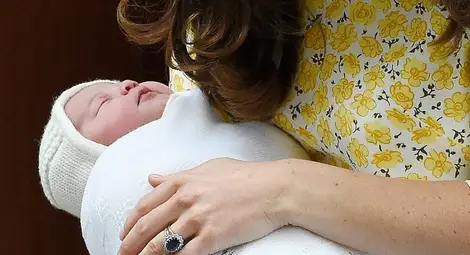 Първите снимки на новата британска принцеса Първите снимки на новата британска принцеса