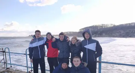 Гребците чакат Гришина на лагера в Приморско Гребците чакат Гришина на лагера в Приморско