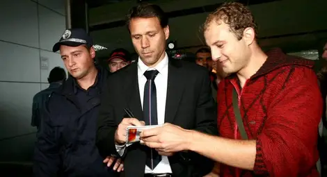 Ван Бастен предлага правилото за засадата да се отмени