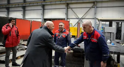 Транспортният министър прегърна идеята на „Булмаркет“ за превоз на тирове с жп платформи Транспортният министър прегърна идеята на „Булмаркет“ за превоз на тирове с жп платформи