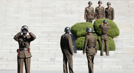 Севернокорейски войник беше прострелян при опит да избяга в Южна Корея Севернокорейски войник беше прострелян при опит да избяга в Южна Корея