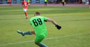 Осанна-разпни го: Дами спорят как се справя  Дамян Дамянов на вратата