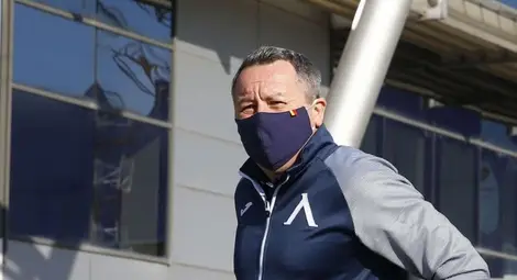 Треньорът на Левски за играчите: Ръцете им се тресат като на пияници, ако нямат телефон в ръката