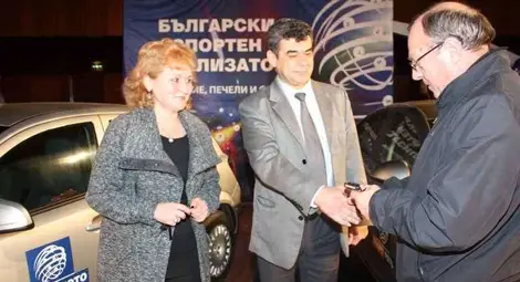 Двама късметлии от Варна получиха леки автомобили от "Втори тото шанс"