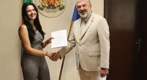 Трима младежи приключиха успешно летния си студентски стаж в Областна администрация в Русе Трима младежи приключиха успешно летния си студентски стаж в Областна администрация в Русе