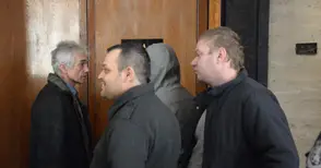 Неуспелите обирджии на банкомат ще чакат делото по домовете си