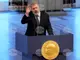 Нобеловият лауреат Дмитрий Муратов продава медала си на търг в САЩ