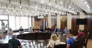 ГЕРБ и БСП в остър спор за шефските  места в секционните комисии