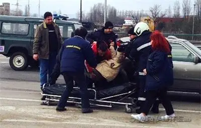 Шофьорът и пътничка са пострадали в горящия тролей във Варна