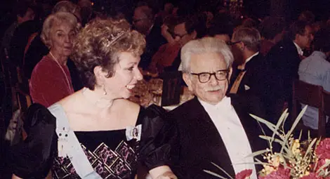 Елиас Канети и шведската принцеса Кристина на Нобеловия прием в кметството на Стокхолм на 10 декември 1981 г.                      Снимка: nobelprize.org