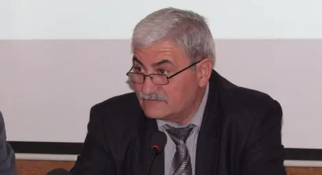 Съдът връща Димитър Райнов като началник на просветата