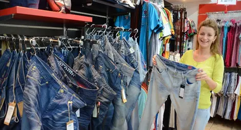 Магазин &bdquo;Колинс&ldquo; празнува рожден ден със стоки на доставни цени