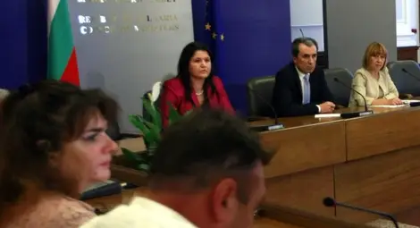 Орешарски: Въпросът за оставката е към политическите партии Орешарски: Въпросът за оставката е към политическите партии