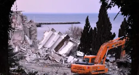 Намериха тялото и на третия затрупан под "Вероника"