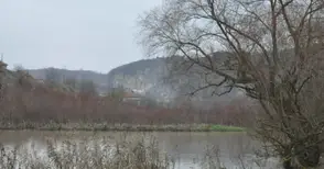 Пожарната и АППД снимат дигата по Русенски Лом