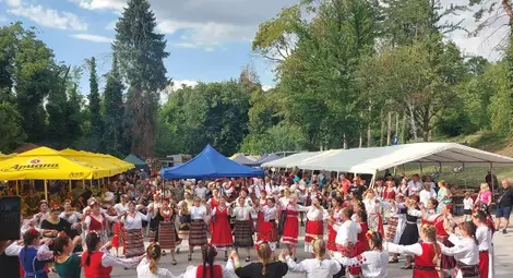 С вълнуващ концерт на народната певица Светла Дукатева приключи тридневният празник на село Николово. С вълнуващ концерт на народната певица Светла Дукатева приключи тридневният празник на село Николово.