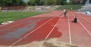 Прожекторите на Градския стадион с поредни настройки за верен фокус
