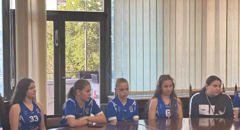 Кметът Пенчо Милков награди баскетболистките на &bdquo;Дунав Русе 2016&ldquo; за успехите им на Държавното първенство за момичета