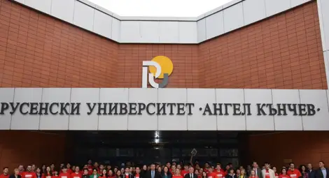 С народна музика, питка и баница Русенският университет посрещна 102 чуждестранни студенти по програма ЕРАЗЪМ+ за летния семестър /галерия/