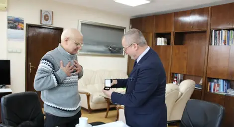 Бурджиев изненада с книга и златна значка родолюбеца Иван Кънчев