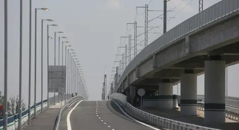 Шофьори се оплакват от дупките на &bdquo;Дунав мост 2"