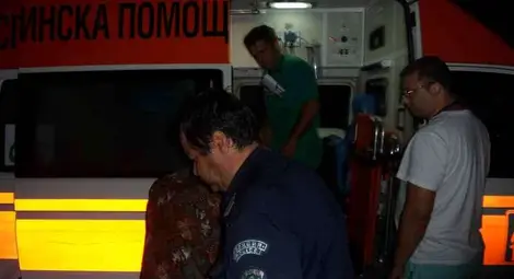 Разследват пиян полицай, потрошил техника и удрял журналист /галерия/