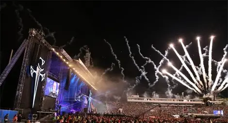 70 хиляди пяха химна под дъжда със Слави Трифонов и "Ку-ку бенд"