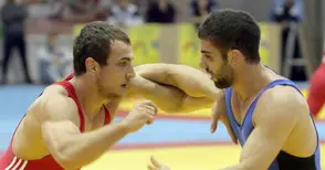 Борците на „Юнак“ с медали и финал на турнира „Дан Колов“