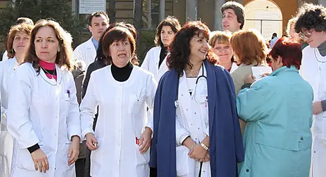 Търсят се детегледачки и медицински  сестри за трите социални къщички