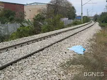 Тийнейджърка се бори за живота си след удар от влак в Русе 