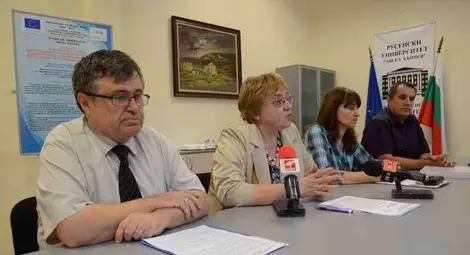 Бизнесмени редактират учебници в университета