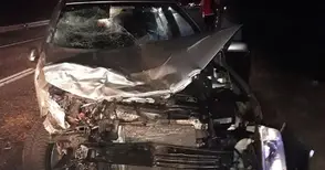 Трима леко ранени в челен удар на завоя до 9-и км