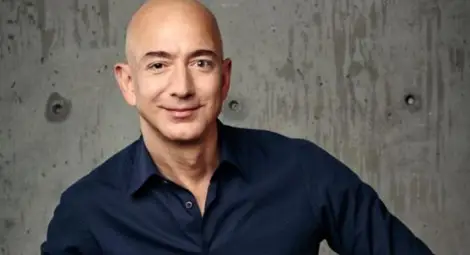 Безос се върна друг от космоса, раздава милиони Безос се върна друг от космоса, раздава милиони