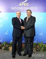 Президентът на Индонезия пее на Путин Happy Birthday to You 