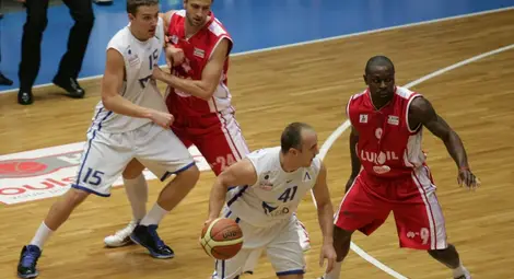 Лукойл Академик ще е шампион на България според "Еврофутбол"