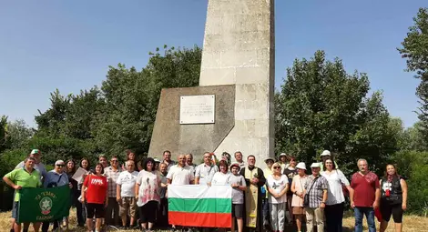 Десетки тръгнаха по стъпките на четата на Хаджи Димитър и Стефан Караджа /галерия/