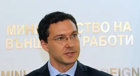 Парламентът отхвърли искане Митов да бъде препитан за руските самолети