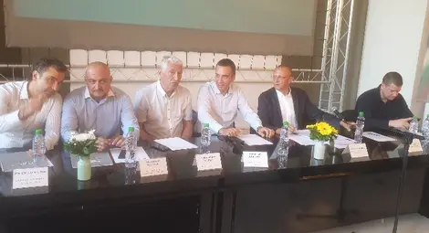 4 от 11-те големи в ГЕРБ дойдоха на инфарктното кметско събрание в Русе 4 от 11-те големи в ГЕРБ дойдоха на инфарктното кметско събрание в Русе