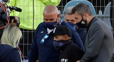 Откриха паметник на Марадона