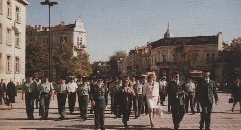 Шествието на 12 октомври 1993 г. в центъра на Русе. 