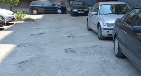 Русенци се жалват от осеяни с дупки квартални улици