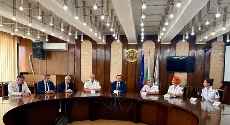 Петима военни и един цивилен наградени за 145-ата годишнина от основаването на флота