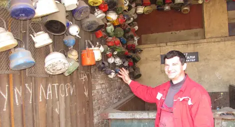 Русенец кандидатства за "Гинес" с колекция от 1200 чайника /галерия/ Русенец кандидатства за "Гинес" с колекция от 1200 чайника /галерия/