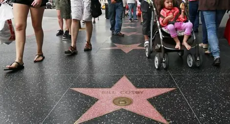 Шест знаменитости на Алеята на позора Шест знаменитости на Алеята на позора